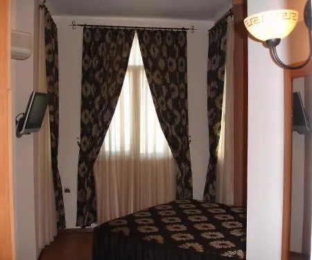 Elite Palace Hotel 3*